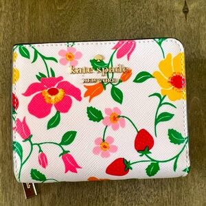 Kate Spade BOXED MADISON STRAWBERRY GARDEN SMALL ZIP AROUND BIFOLD WALLET